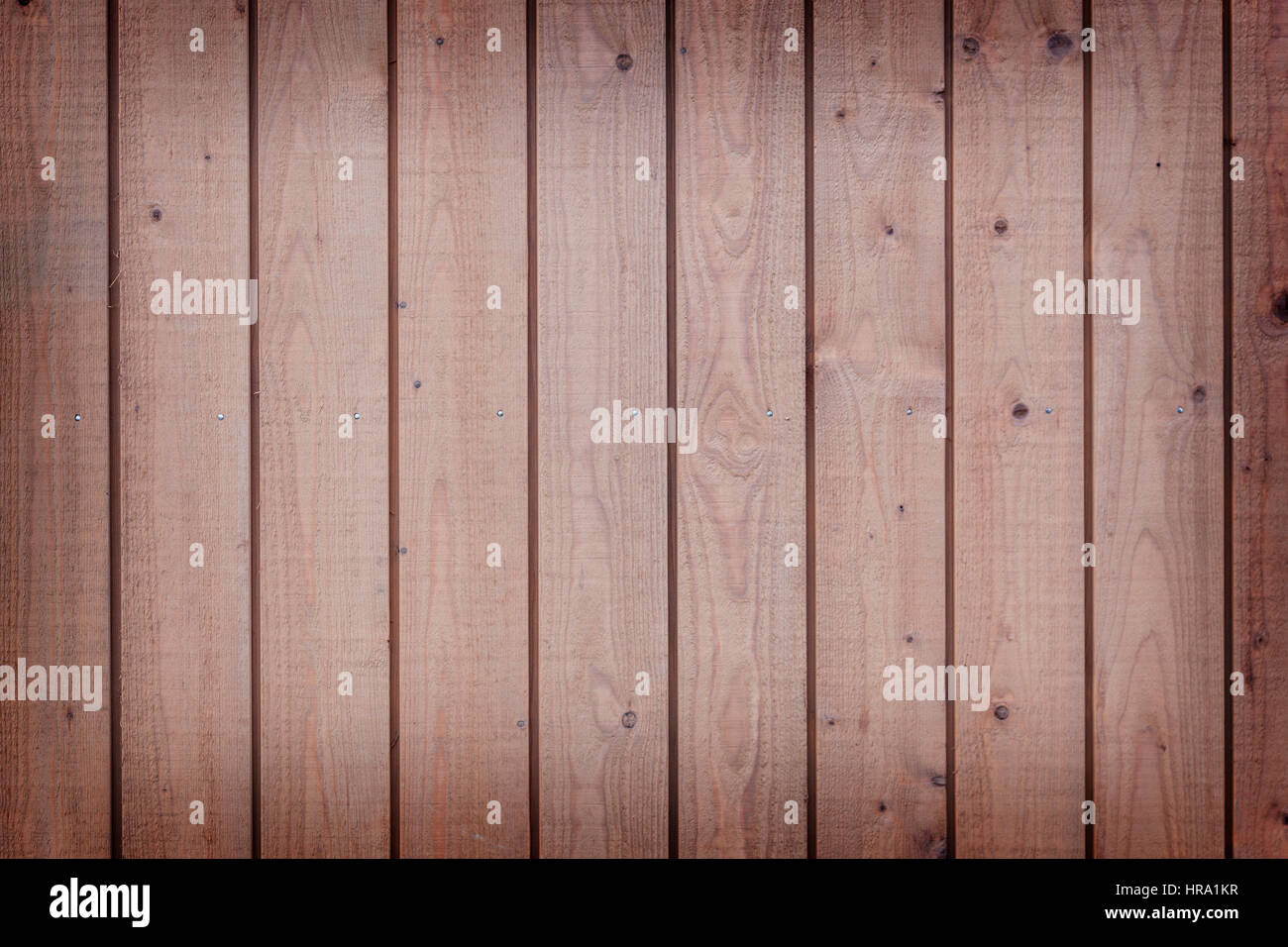 Parte orizzontale di assi verticali con luce vernice marrone Foto Stock