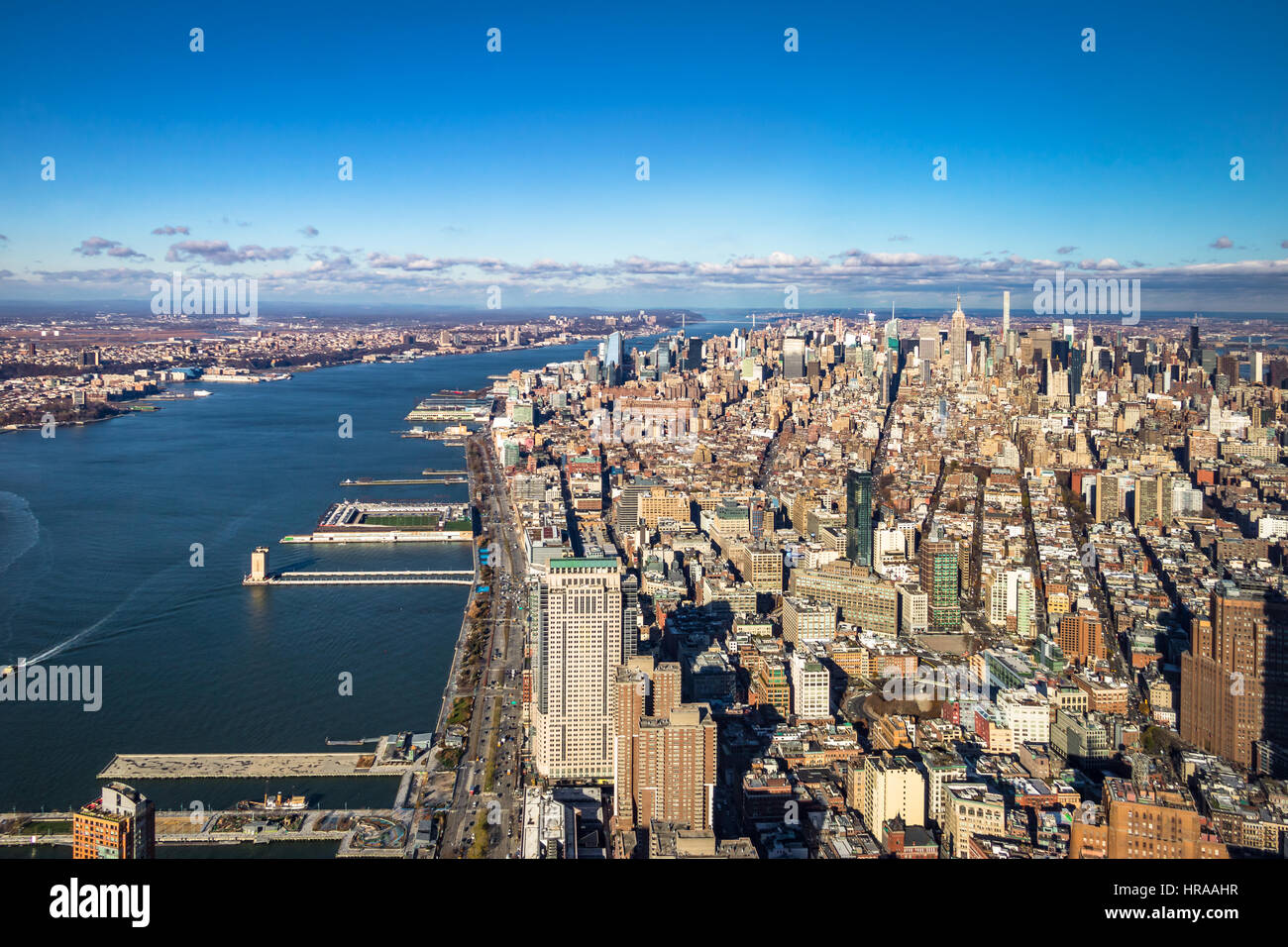 Skyline vista aerea di Manhattan con grattacieli e sul fiume Hudson - New York, Stati Uniti d'America Foto Stock