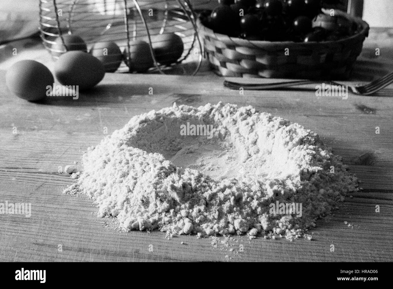 Fare la pasta pasta in una cucina italiana Foto Stock
