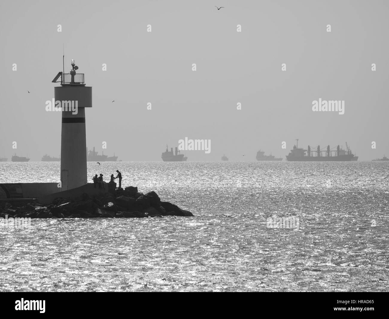 Vista da KADIKOY verso il porto di entrata e distanti del mare di Marmara Istanbul TURCHIA Foto Stock