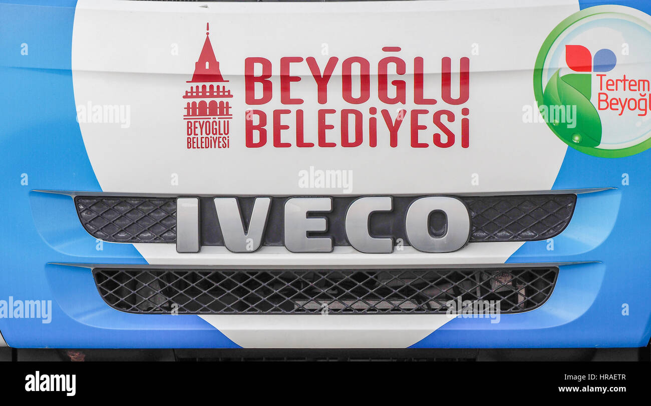 Parte anteriore del rifiutare autocarro utilizzato per raccogliere la spazzatura , il ponte Galata Istanbul TURCHIA Foto Stock