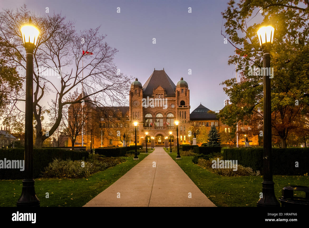 Assemblea legislativa di Ontario di notte Situato nel Queens Park - Toronto, Ontario, Canada Foto Stock