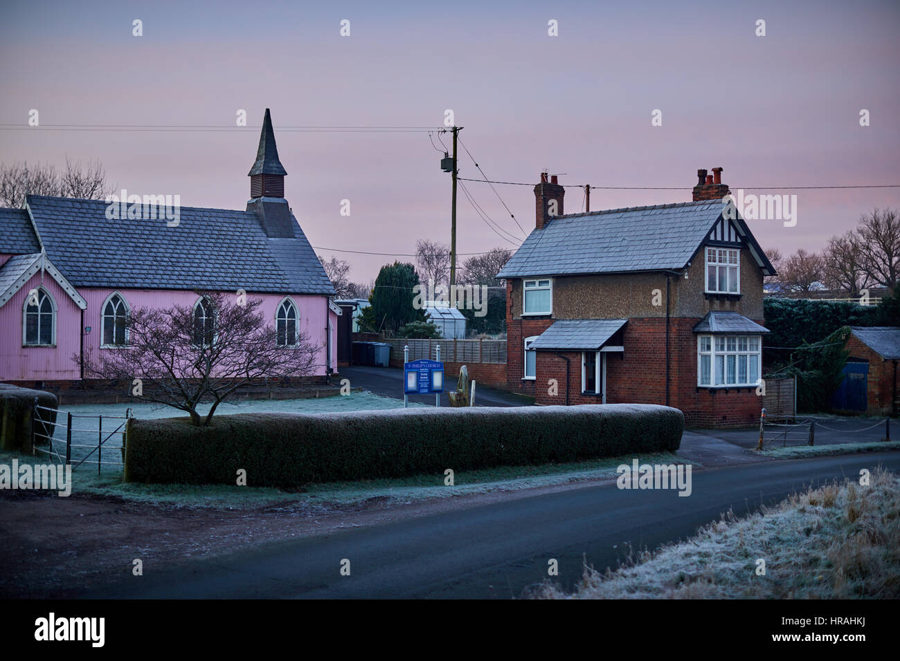 Forma visibile l'autostrada m6 rosa landmark San Filippo la Chiesa Nuova Inn Lane, Hassall Green Alsager Cheshire est vicino a Stoke-on-Trent Foto Stock