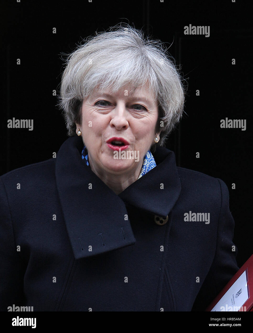 Londra, Regno Unito. 1 Mar, 2017. Il primo ministro Theresa Maggio visto lasciare 10 di Downing Street per PMQs alla House of Commons. Credito: WFPA/Alamy Live News Foto Stock