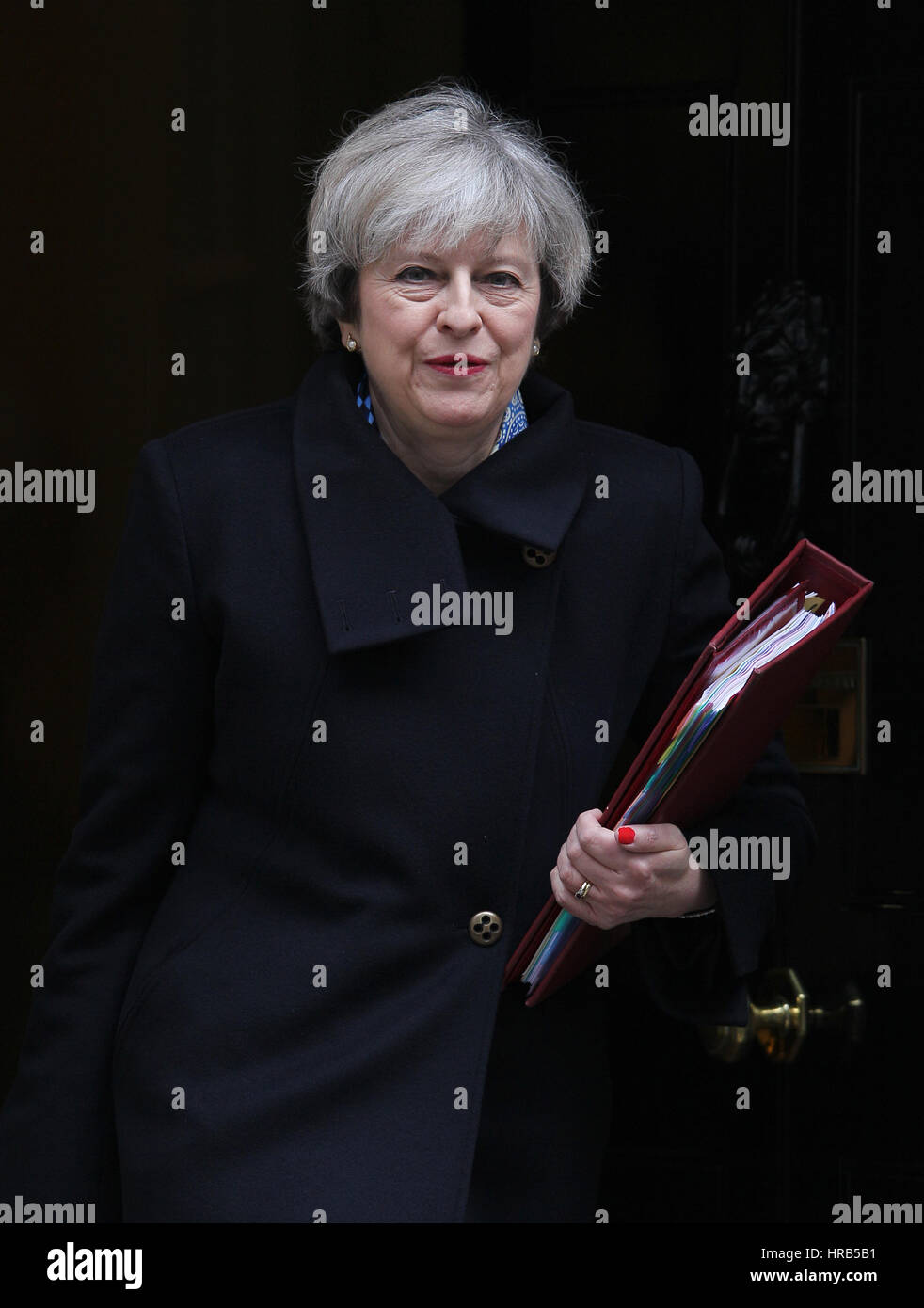 Londra, Regno Unito. 1 Mar, 2017. Il primo ministro Theresa Maggio visto lasciare 10 di Downing Street per PMQs alla House of Commons. Credito: WFPA/Alamy Live News Foto Stock