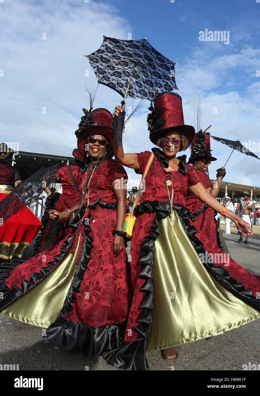 Porto di Spagna, Trinidad. Il 28 febbraio 2017. Masqueraders con Jus Wee & Amici presenti "un affare Steampunk' nel Queen's Park Savannah durante Trinidad Carnevale a Febbraio 28, 2017 a Porto Spagna, Trinidad. (Foto di Sean I draghetti/Alamy Live News) Foto Stock