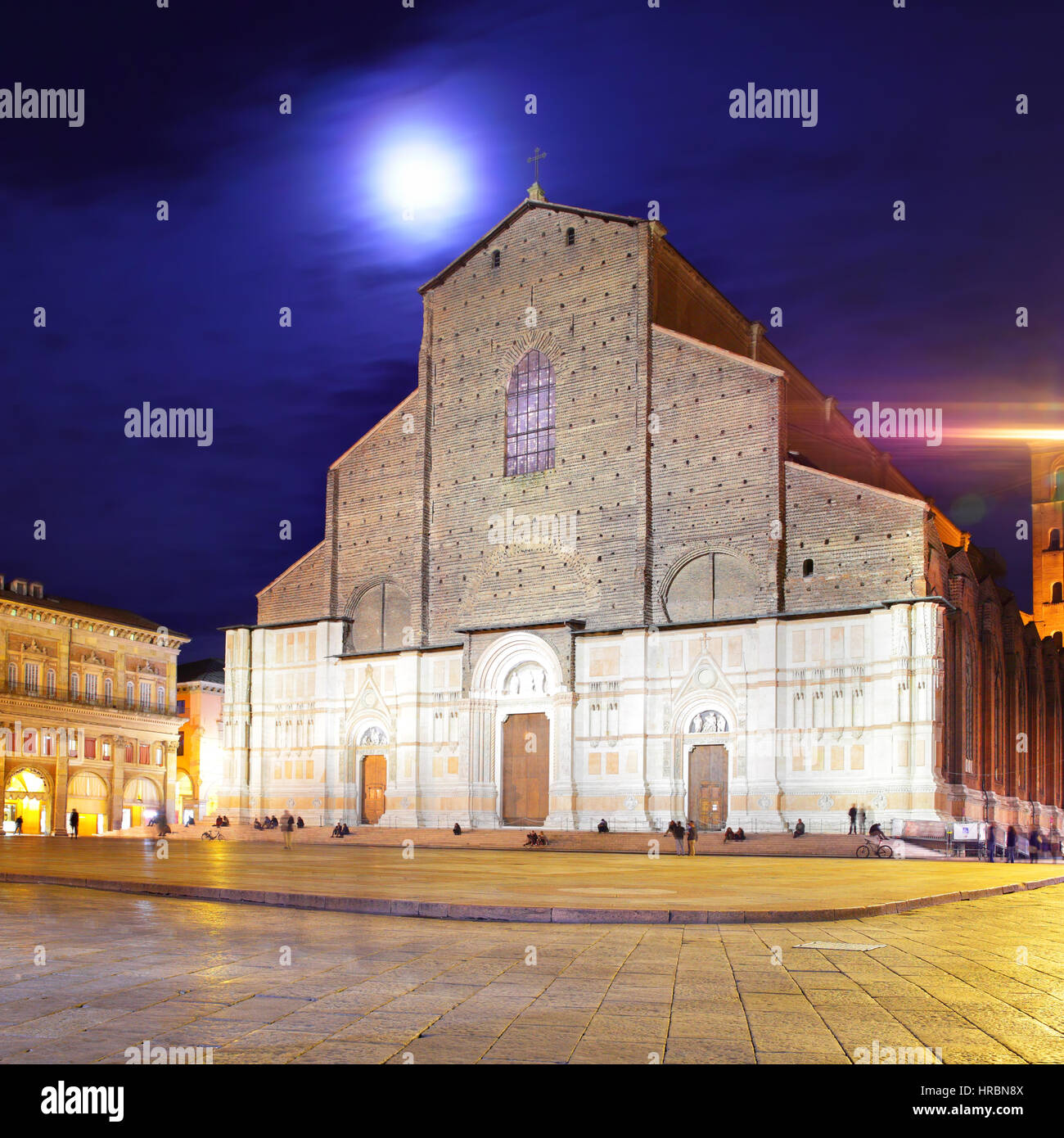 Chiesa di San Petronio a Bologna durante la notte, Italia Foto Stock