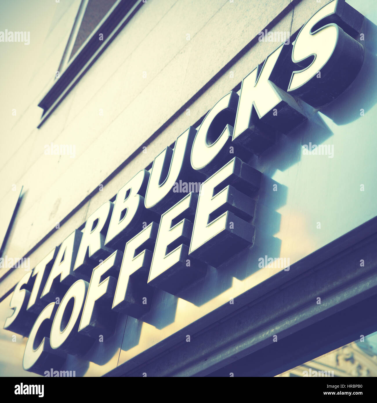 MADRID, Spagna - 06 Settembre 2016: Starbucks Coffee shop segno di close-up. Retrò filtred syle immagine Foto Stock