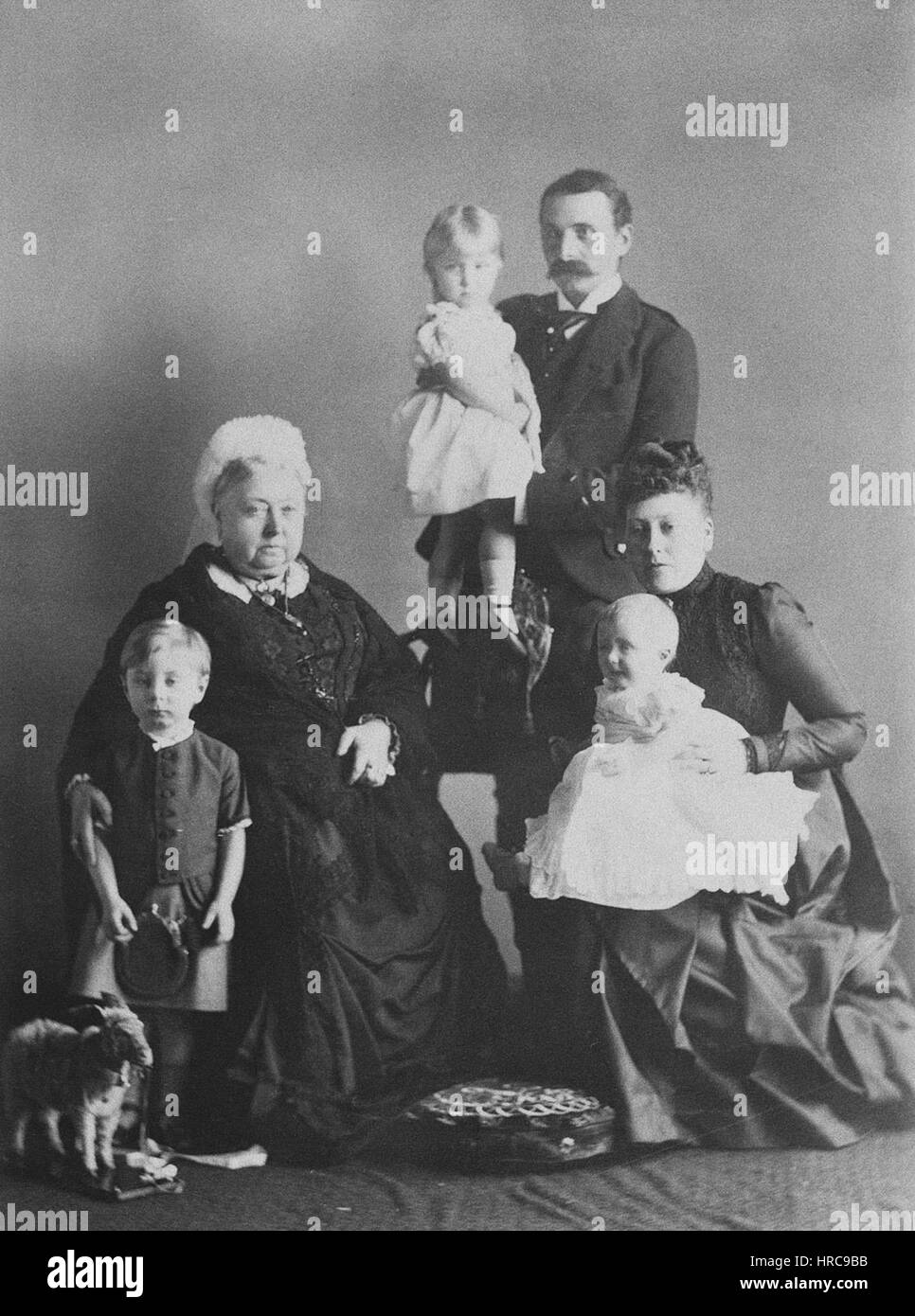 La regina Victoria con il principe e la principessa Enrico di Battenberg e per i loro figli, 1889 Foto Stock