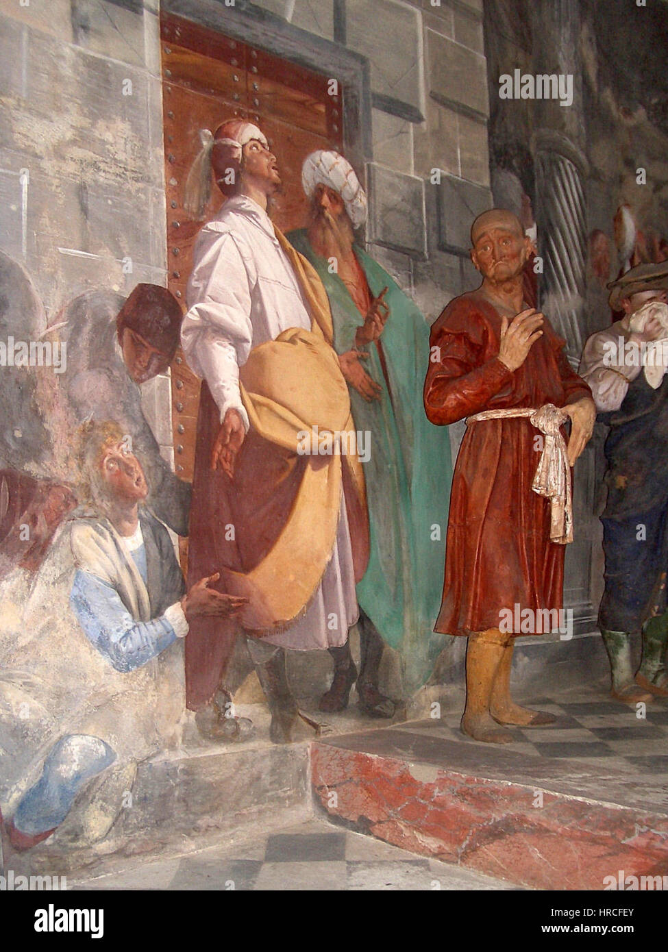 Il Sacro Monte di Varallo è un sito di pellegrinaggio in Italia, con la Cappella Ecce Homo, progettata da Morazzone. Questa cappella, rinomata per il suo significato artistico e religioso, raffigura Cristo nella scena dell'Ecce Homo, riflettendo elementi chiave della fede cattolica. Foto Stock