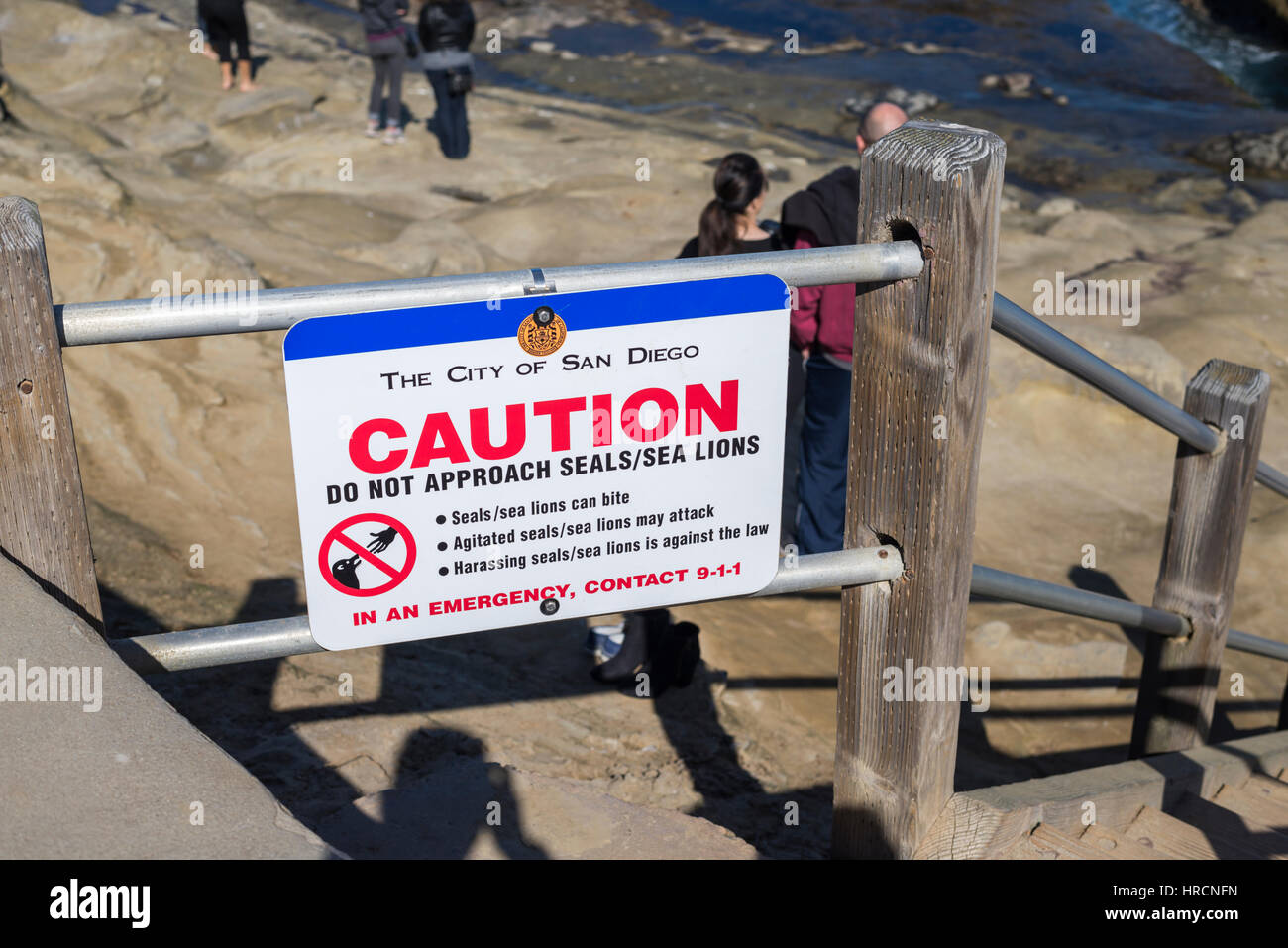 Il simbolo di attenzione, non avvicinarsi guarnizioni e i leoni di mare. La Jolla, California. Foto Stock