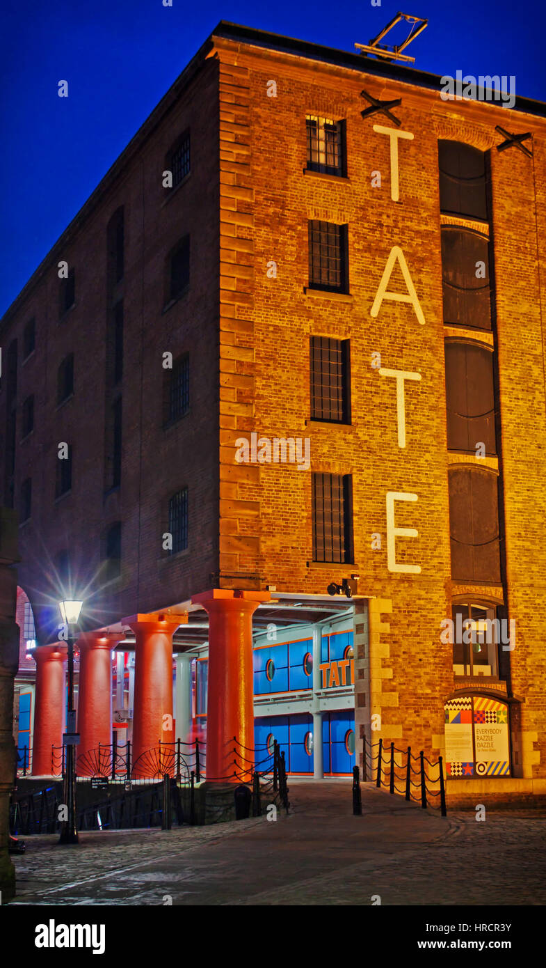 Tate Liverpool di notte Foto Stock