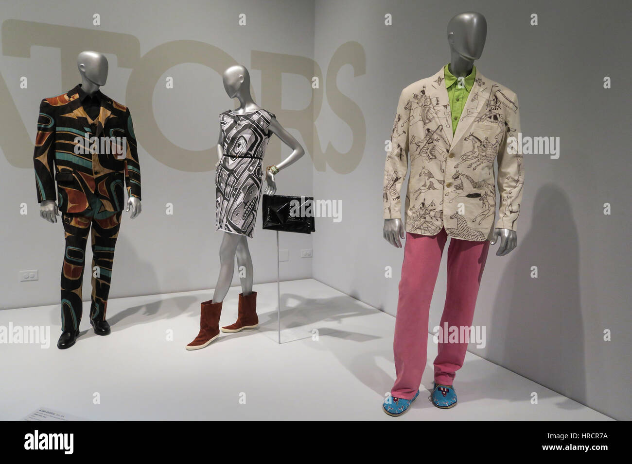 Moda nativo ora mostra presso lo Smithsonian National Museum of American Indian, NYC Foto Stock