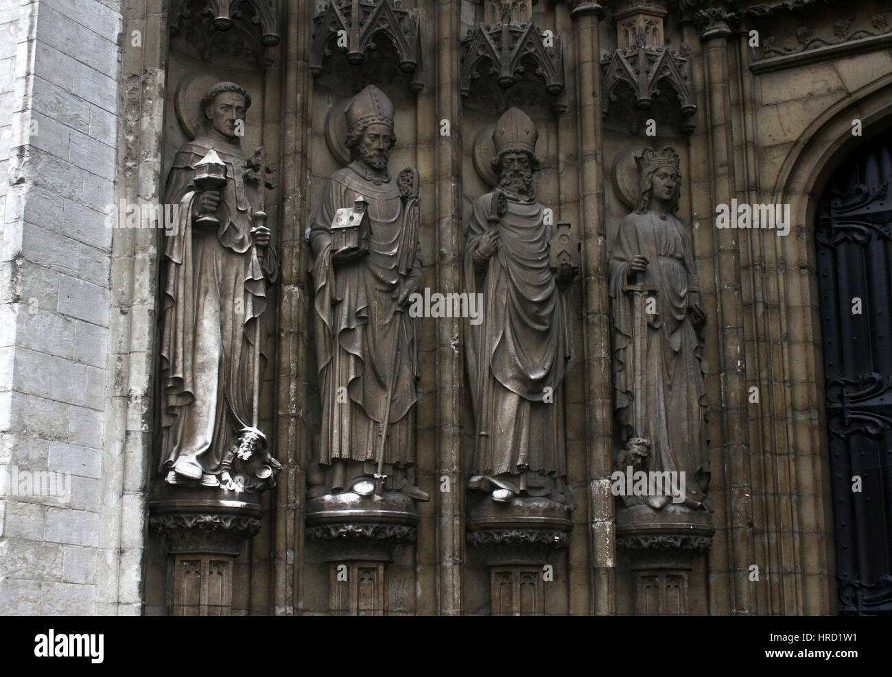 Dettagli sulla facciata della cattedrale gotica della Madonna (Onze-lieve-vrouwekathedraal), Anversa, Belgio. Foto Stock