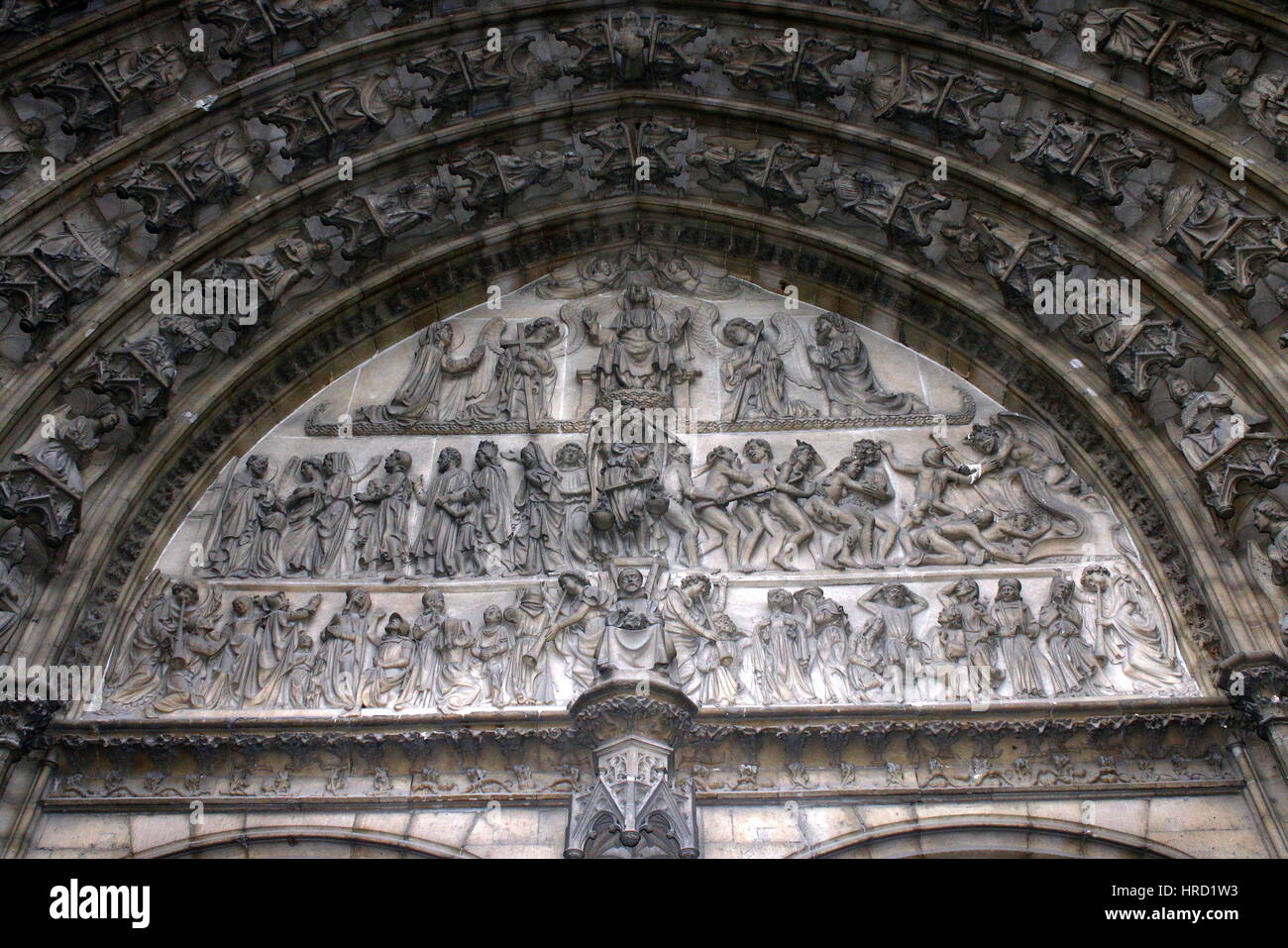 Dettagli sulla facciata della cattedrale gotica della Madonna (Onze-lieve-vrouwekathedraal), Anversa, Belgio. Foto Stock