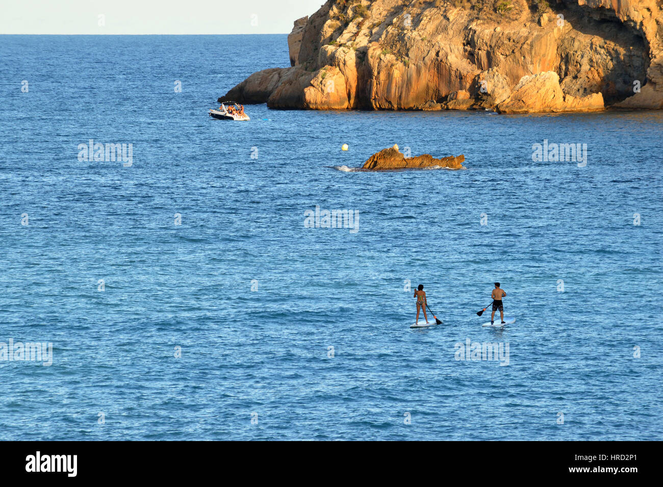 Paddle Surf nel Mare Mediterraneo Foto Stock