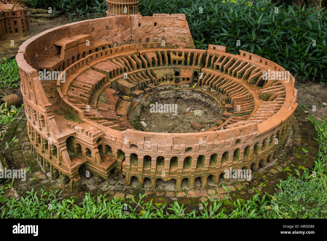 Il Thanh ha il villaggio di ceramiche è stata a lungo famosa per la ceramica, mattoni e piastrelle particolarmente il Ying e Yang piastrelle visto sui tetti di Hoi An. Terracot Foto Stock