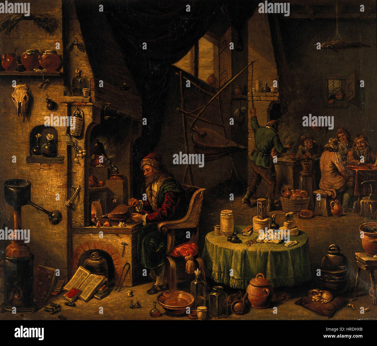 Un alchimista nel suo laboratorio. Pittura di olio da un inseguitore o Wellcome V0017634 Foto Stock