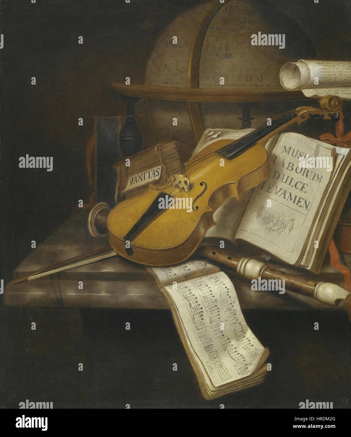 Edwaert Collier - vanitas ancora in vita con un violino, un registratore e un punteggio di musica su una tavola di marmo-top Foto Stock