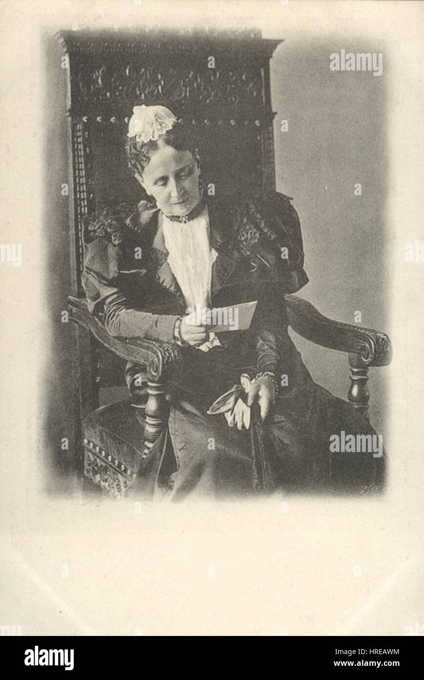 Questa fotografia di Maria Luisa di Prussia presenta un ritratto regale e composto della principessa prussiana. L'immagine cattura la grazia e la nobiltà della figura reale, mostrando tecniche di ritrattistica reale del XIX secolo. Foto Stock