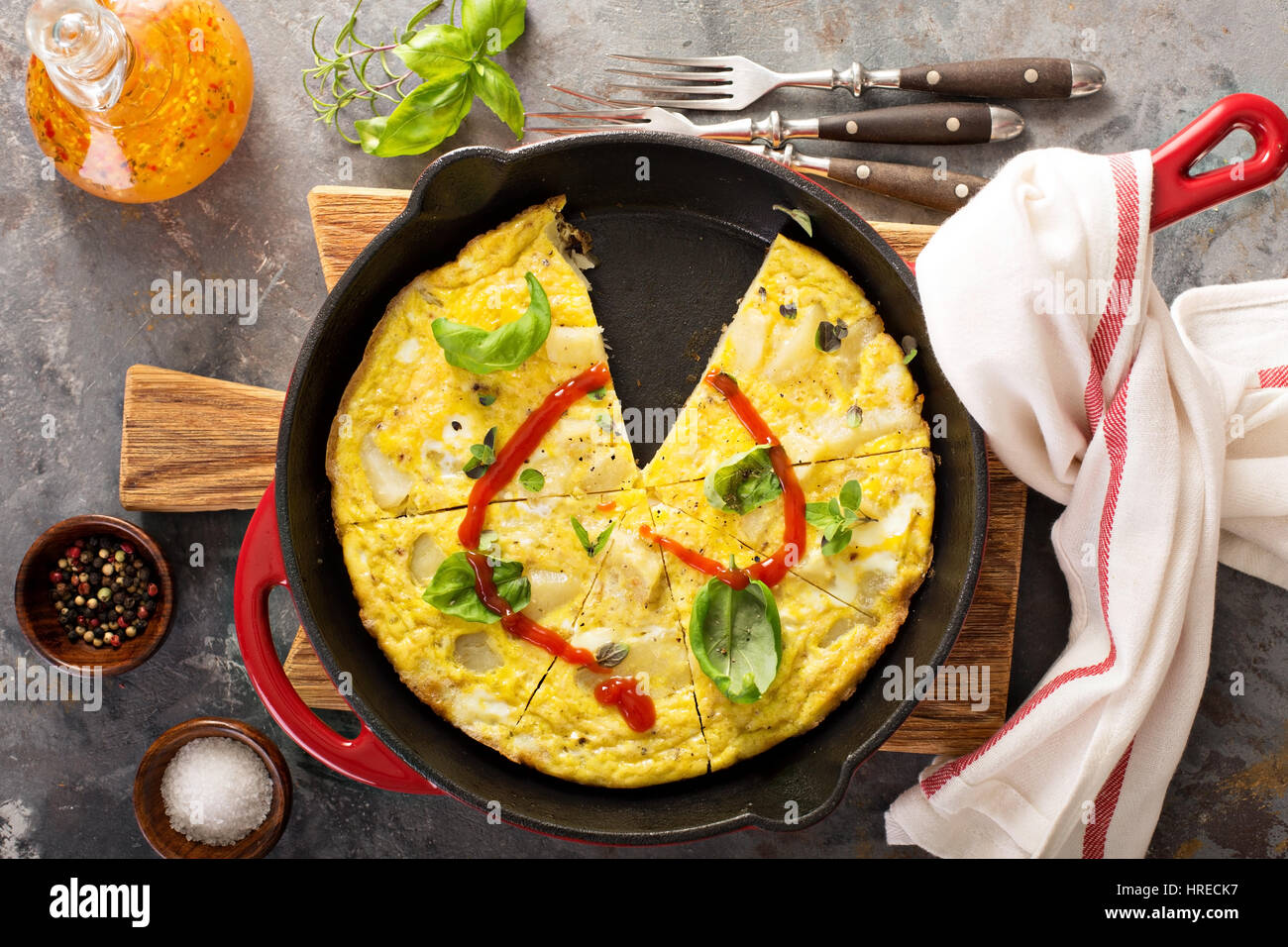 Fecola di patate e di erbe fritatta Foto Stock