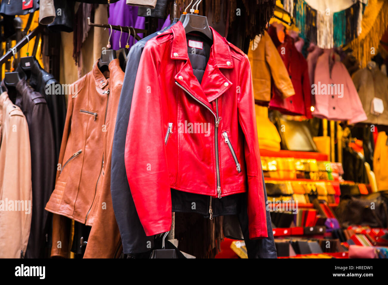 Red Giacca Di Pelle Nel Mercato Nuovo A Firenze Italia Foto Stock Alamy