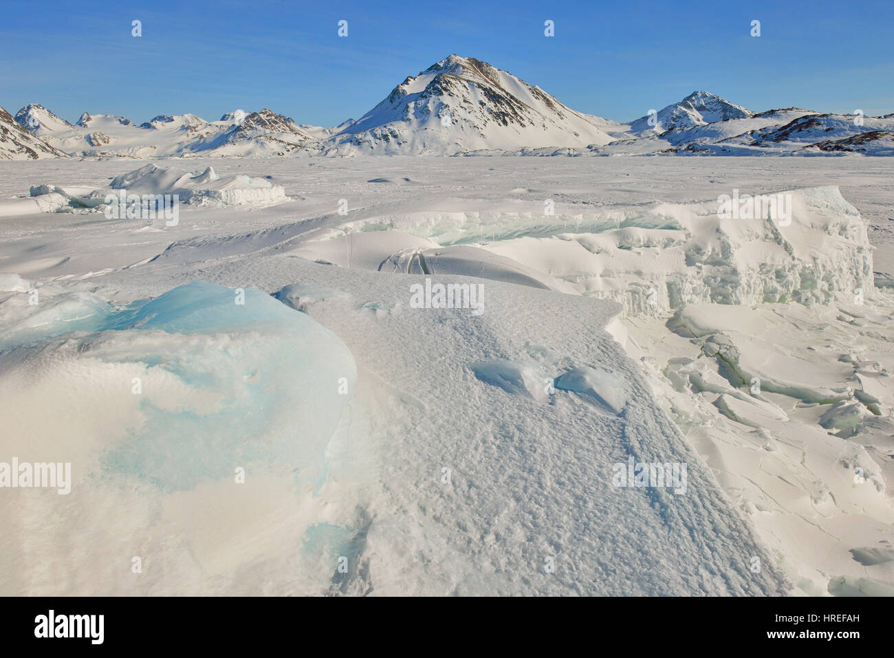 La Groenlandia ghiaccio congelato e montagne Foto Stock