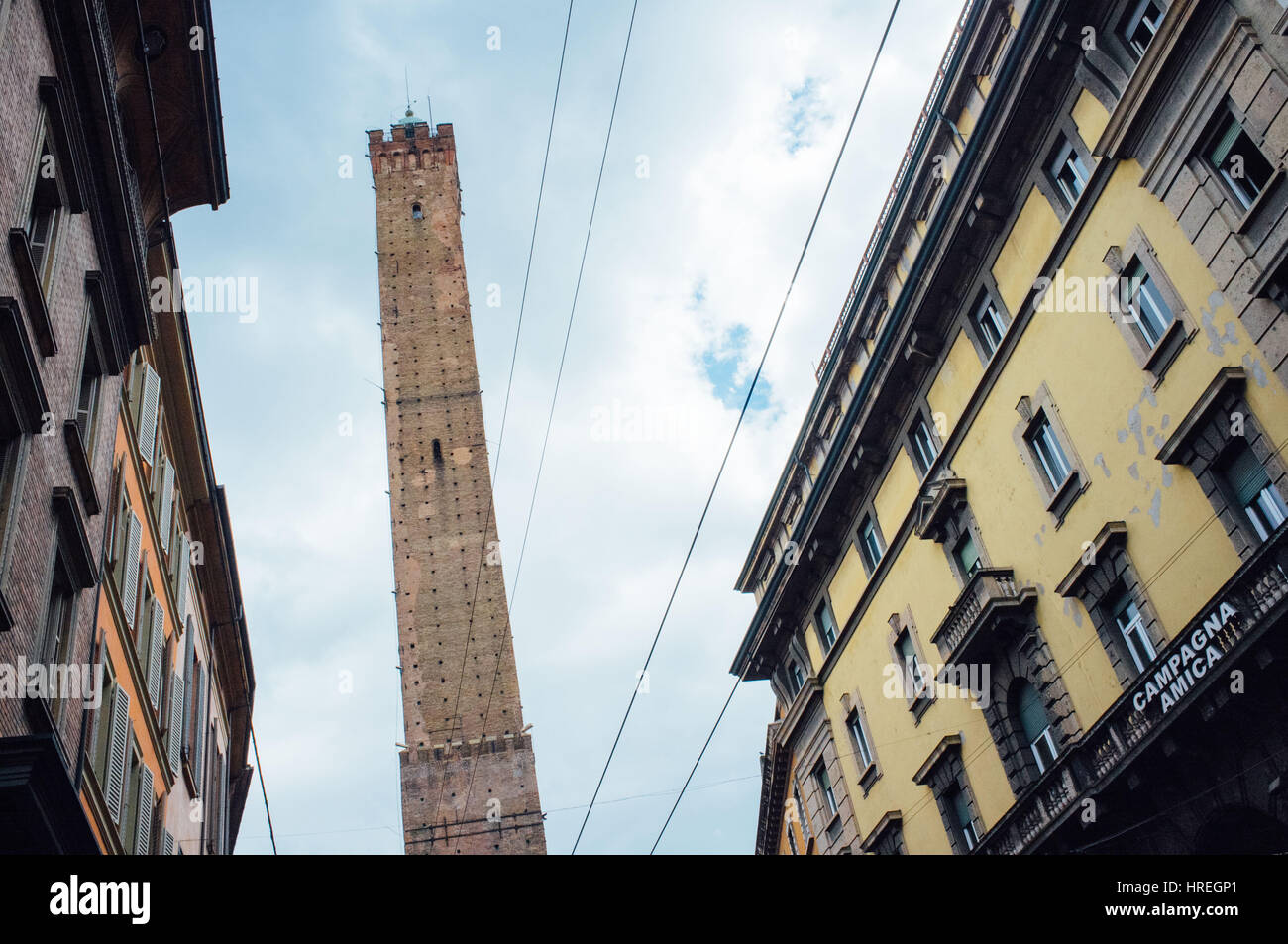 La Torre dei Prendiparte nota anche come Torre degli Asinelli a Bologna, Italia. Foto Stock