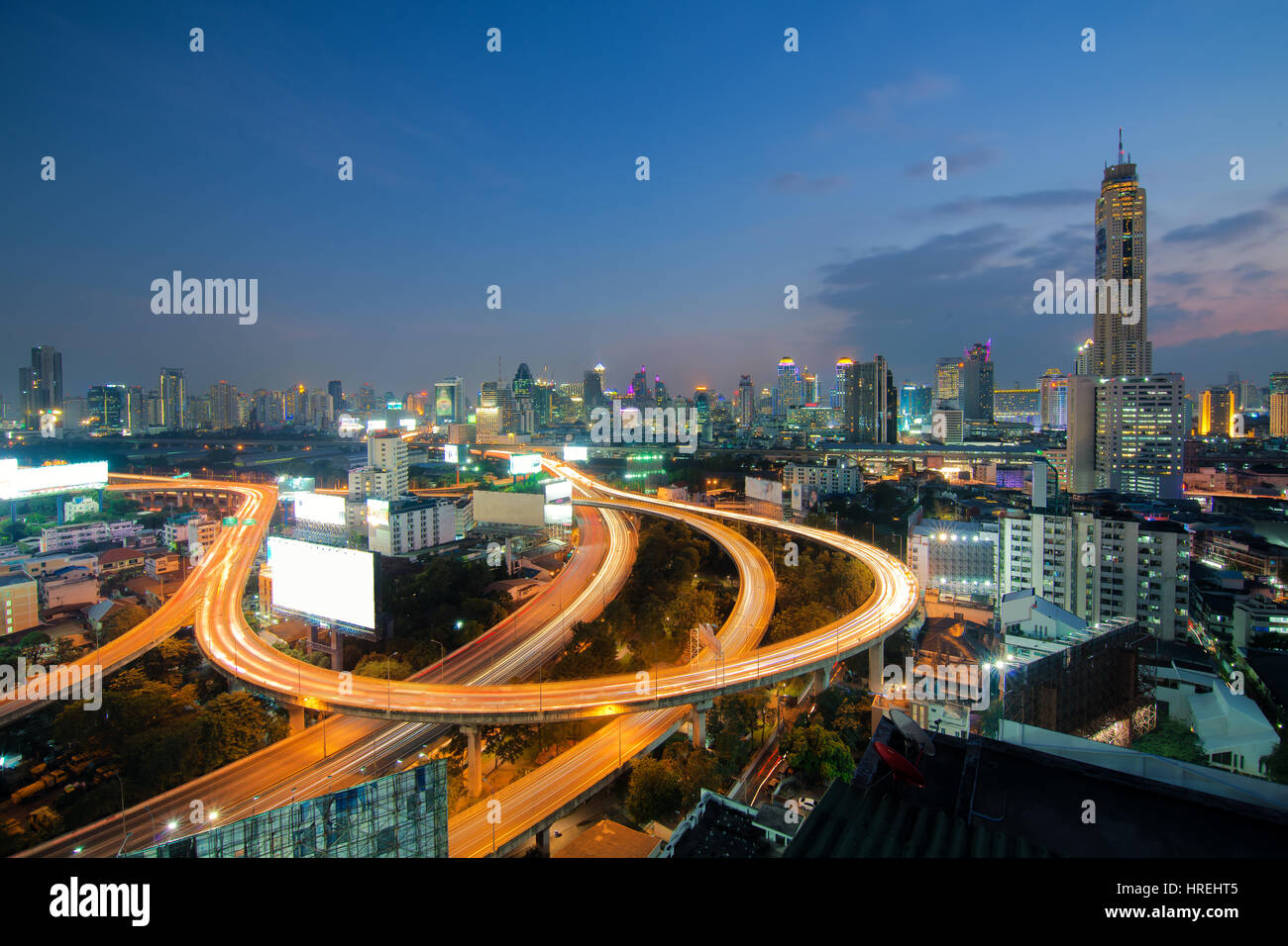 Bangkok Expressway e autostrada vista superiore a Bangkok, in Thailandia Foto Stock