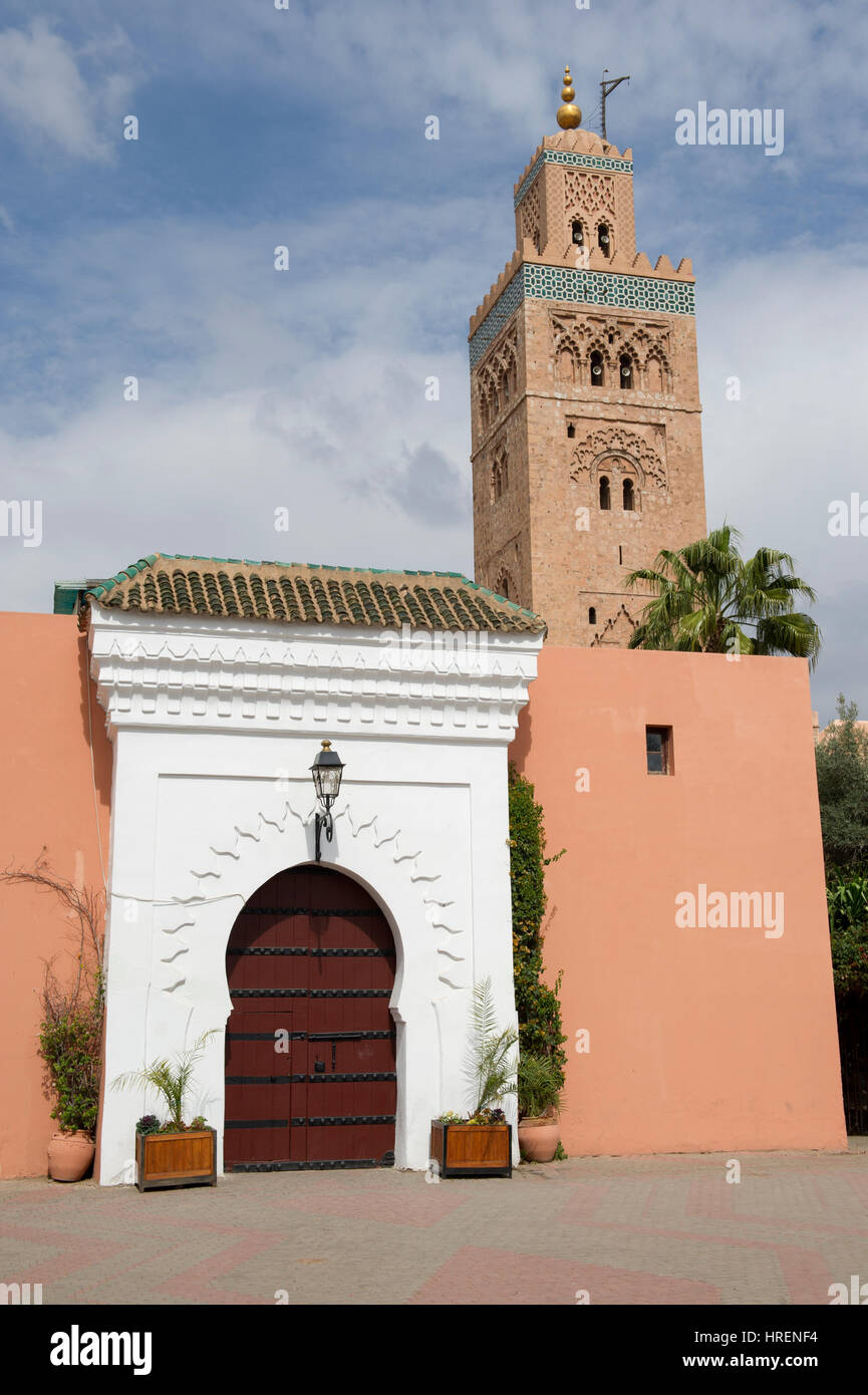 La Moschea di Koutoubia vicino a Piazza Jemaa El Fnaa piazza centrale di Marrakesh (Marrakech, Marocco Foto Stock