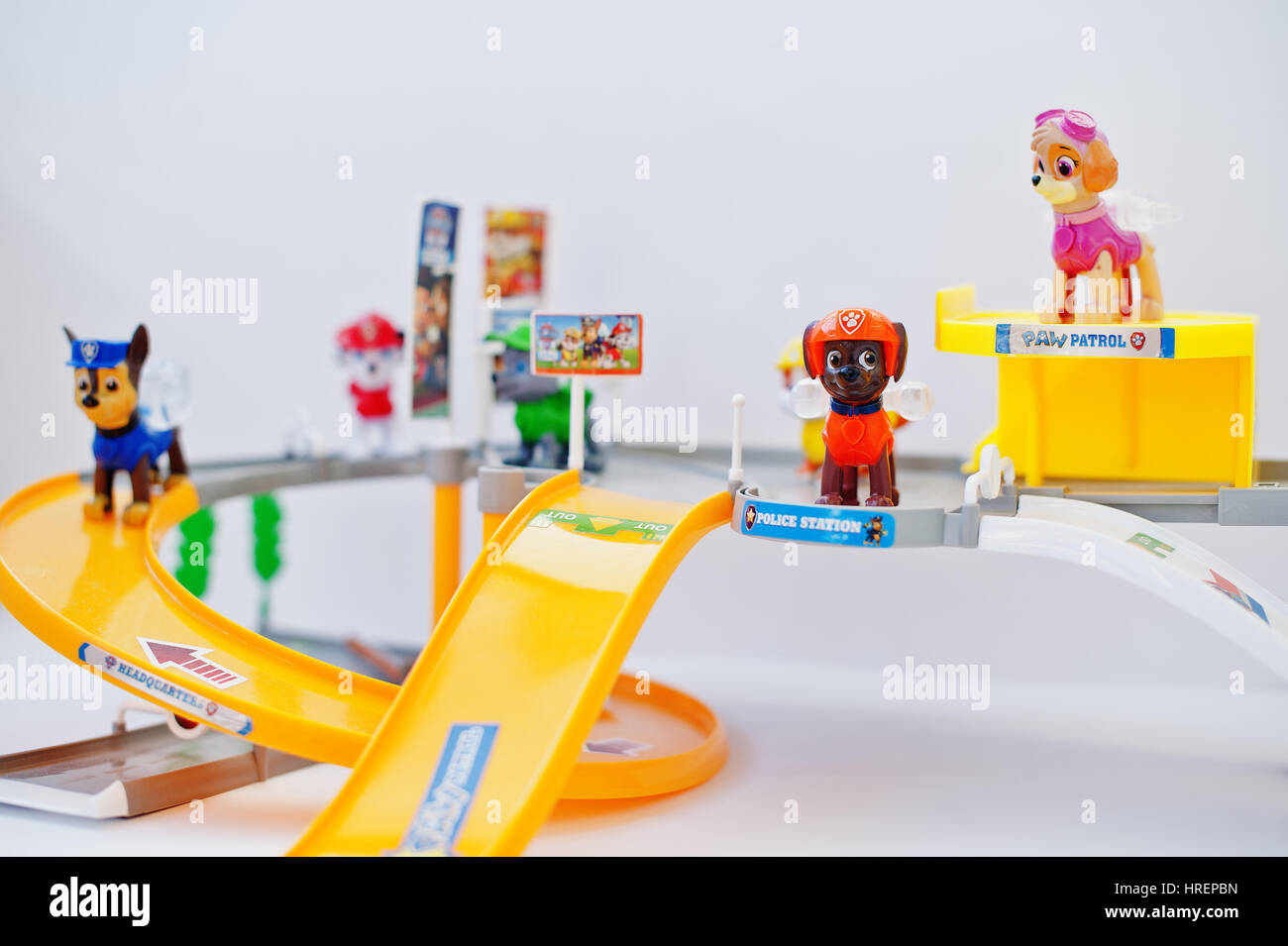 Hai, Ucraina - 1 Marzo 2017: Paw patrol station con la strada. Canadian serie televisiva animata creata da Keith Chapman. Foto Stock