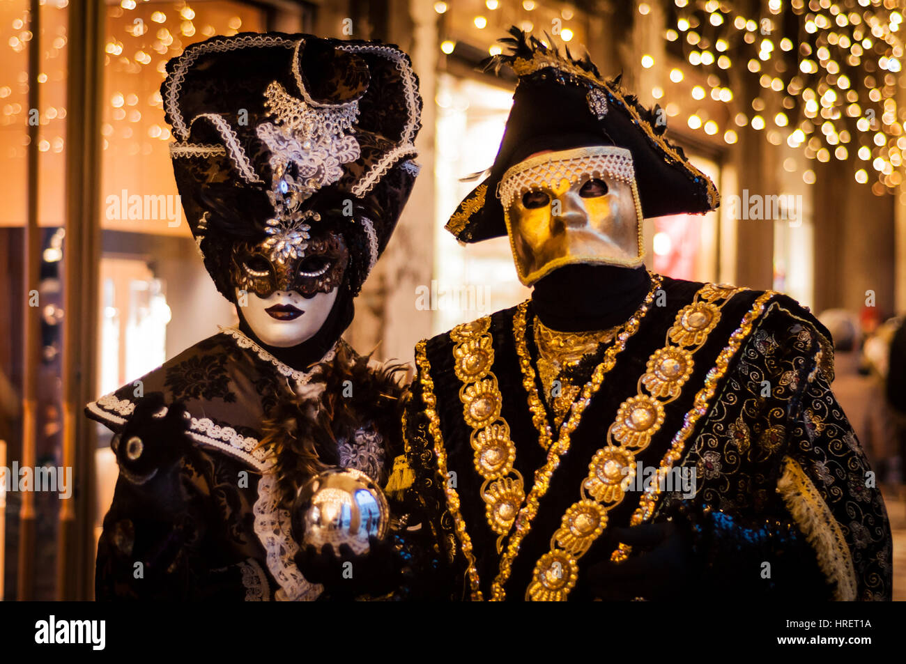 Uomo che indossa una maschera al carnevale immagini e fotografie stock ad  alta risoluzione - Alamy