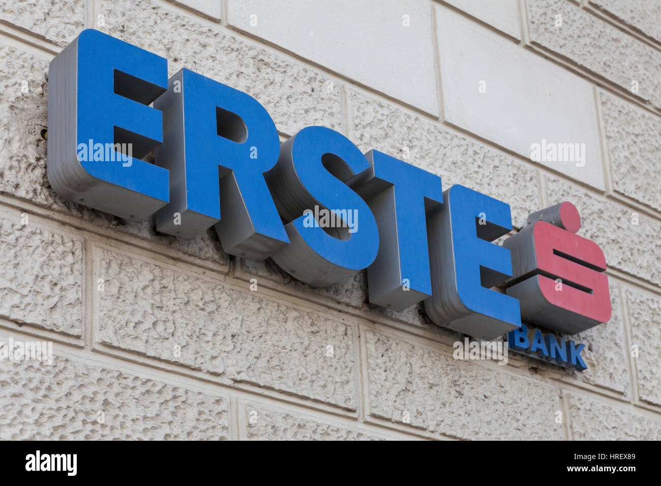 VIENNA, AUSTRIA, DEC. 7th, 2017 - ERSTE SPARKASSE è il secondo grande leader consumatori bank in Austria con filiali allover Central Eastern Europe Foto Stock