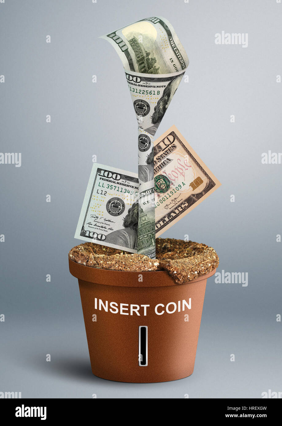 Finanza concetto creativo, denaro crescita in vaso Foto Stock