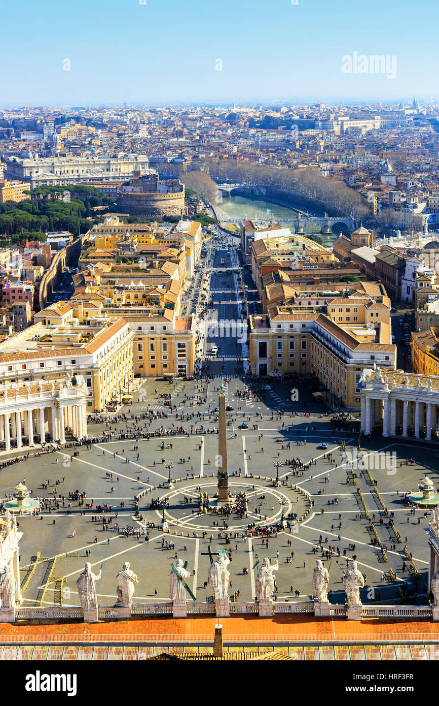 Alta Vista su piazza San Pietro e Piazza di San Pietro e la Città del Vaticano, Roma, Italia Foto Stock