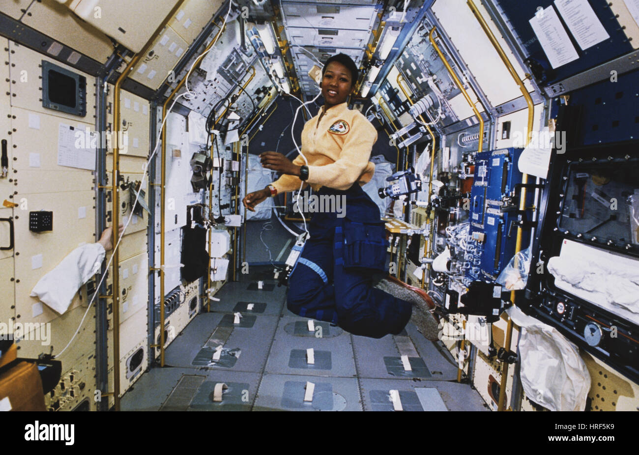 STS-47, Astronauta Jemison in Spacelab, 1992 Foto Stock