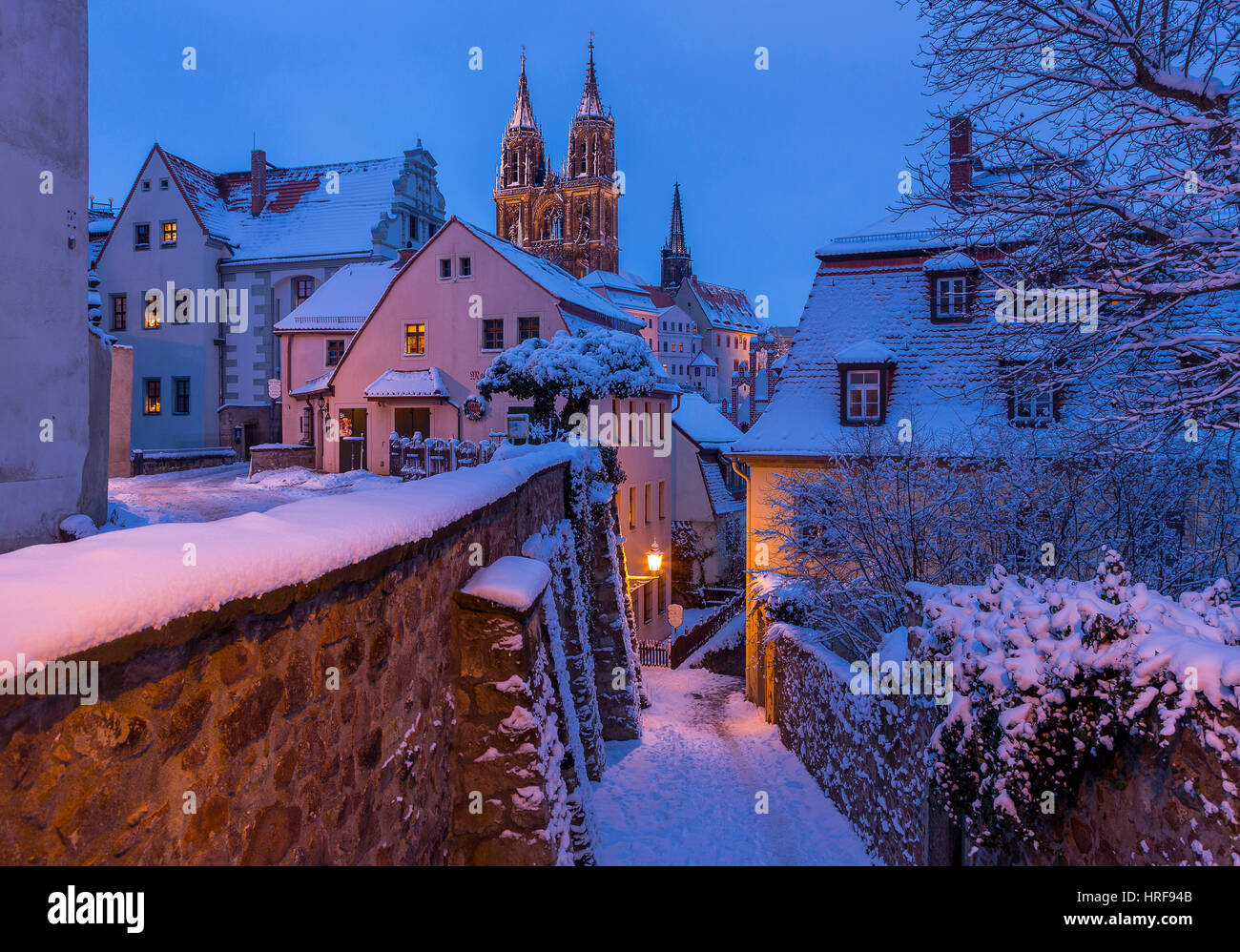 Centro storico in inverno, vista della cattedrale con scale Rote Stufen, Dawn, Meissen, Bassa Sassonia, Germania Foto Stock