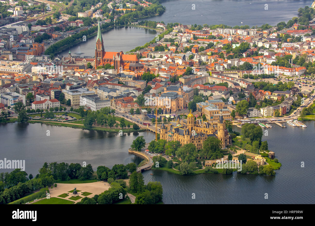 Il centro storico con il Castello di Schwerin, Burggarten, Burgsee, il lago Schwerin, Schwerin, Meclemburgo-Pomerania Occidentale, Germania Foto Stock