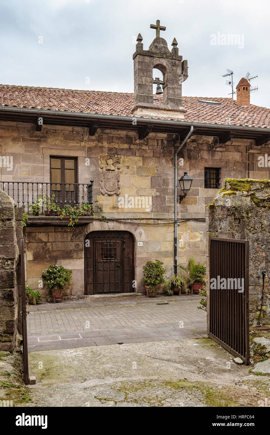 Strada reale della città di Cartes, Castañeda county appartenenti al marchese di Aguilar de Campoo, Cantabria, SPAGNA Foto Stock