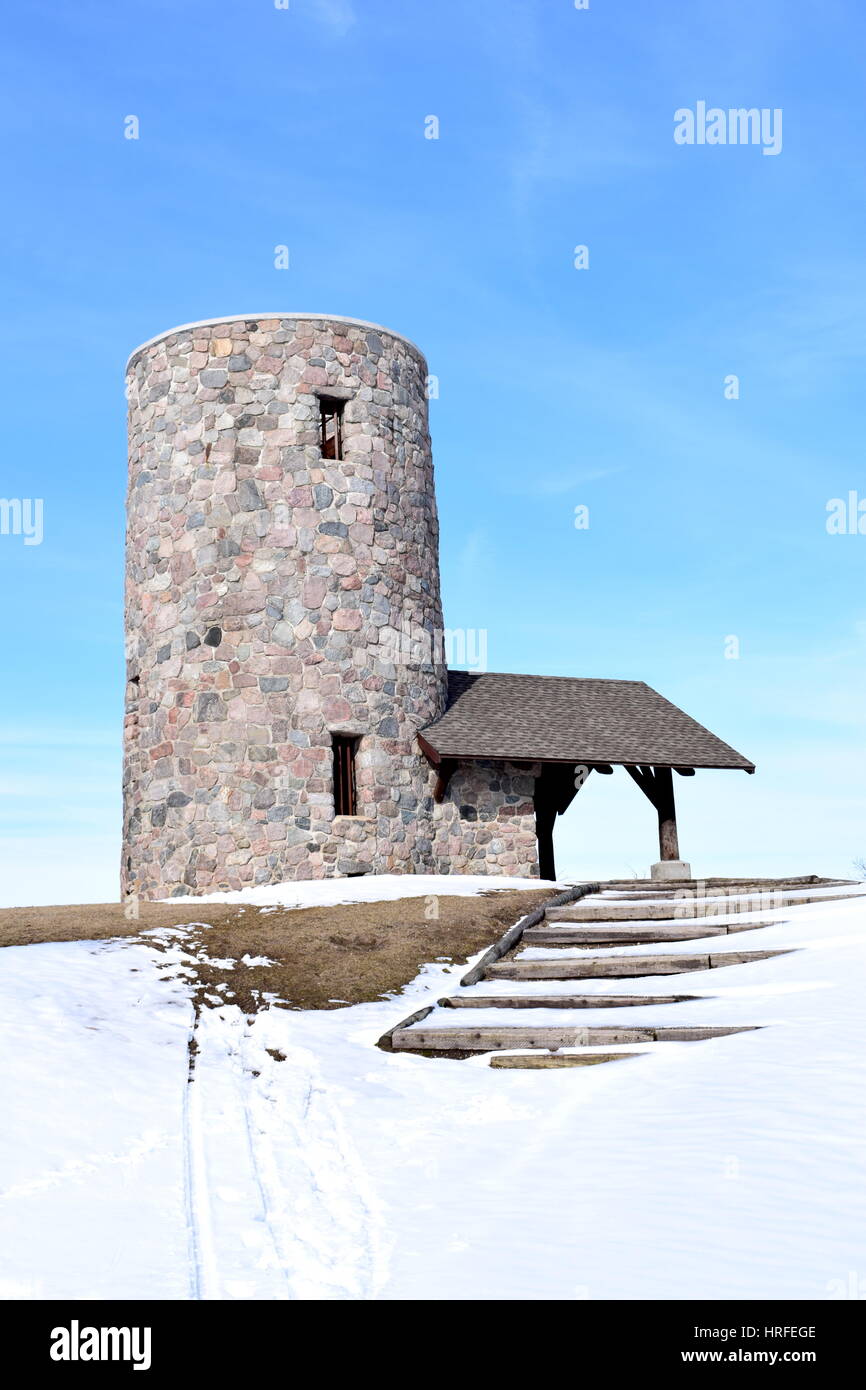 La torre di osservazione a manopola pilota del Parco Statale di Forest City Iowa è il secondo punto più alto nello Iowa. Foto Stock