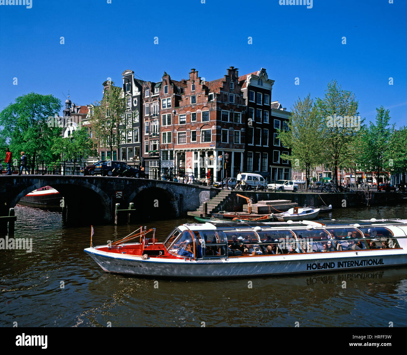 I turisti in un piacere in barca a vela sul Brouwersgracht, Amsterdam, Olanda, Paesi Bassi. Foto Stock