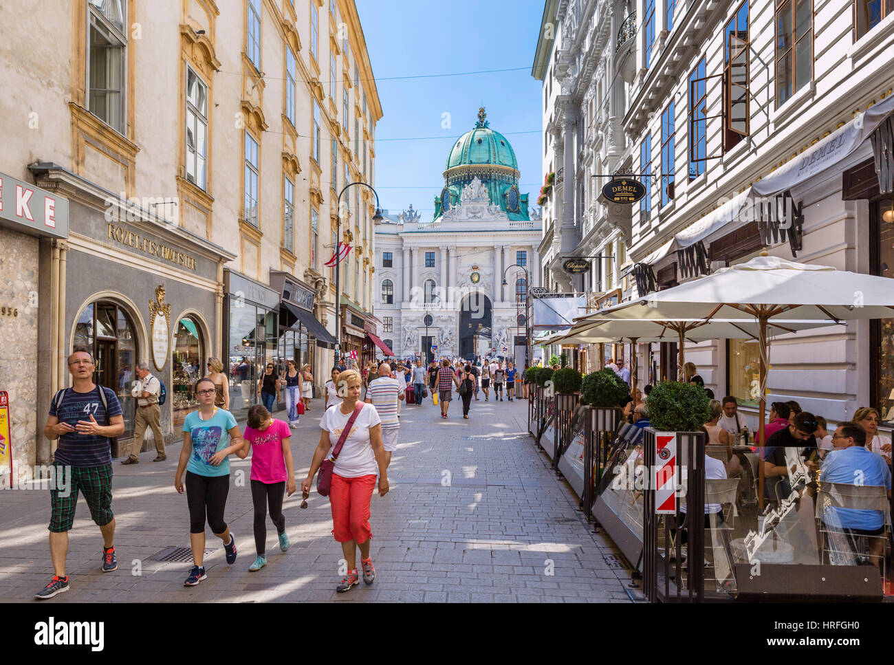 Ristorante a Kohlmarkt davanti al Palazzo di Hofburg, Innere Stadt, Vienna, Austria Foto Stock