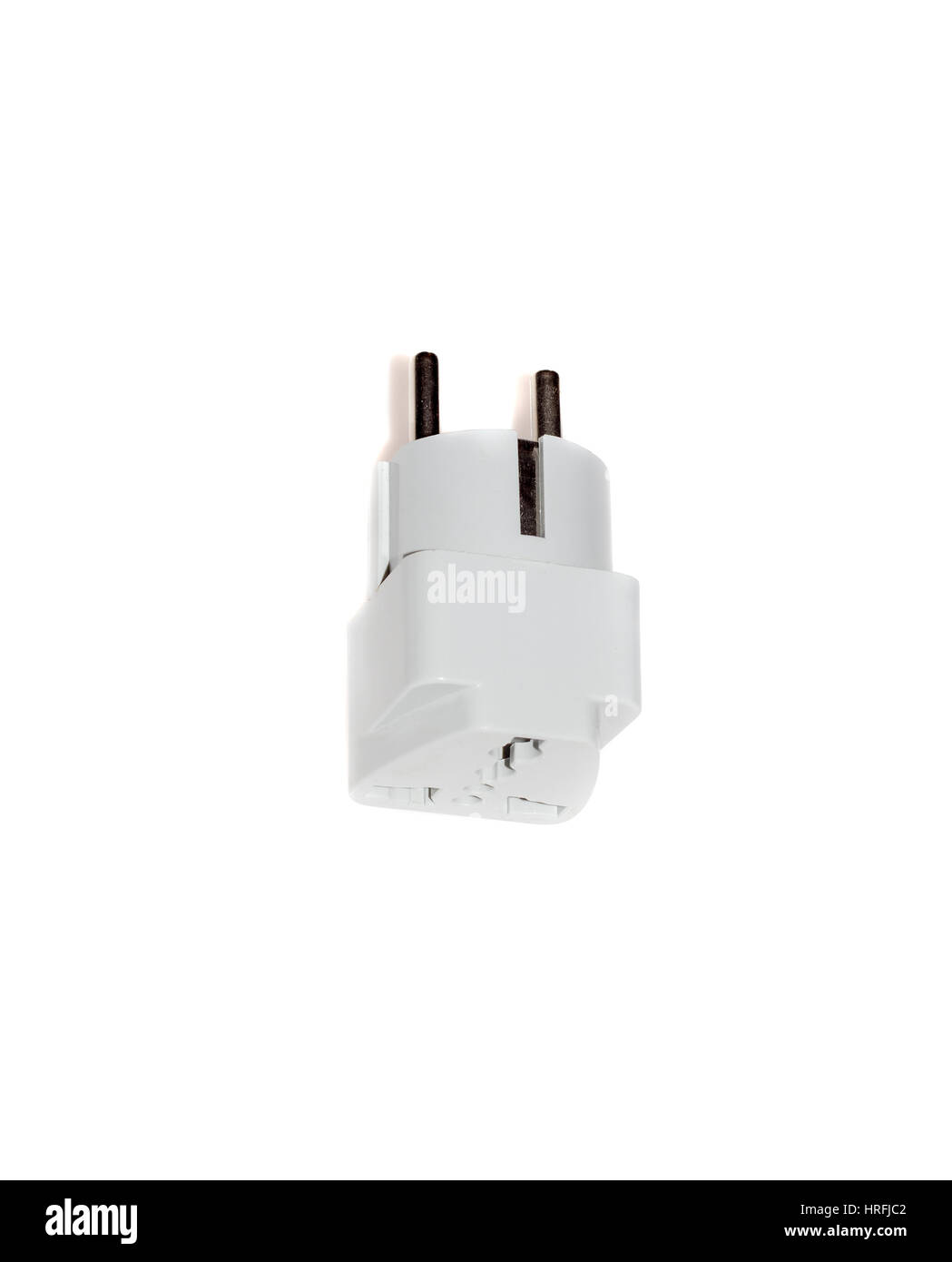 Close up americano universale per i viaggi in Europa adattatore spina del convertitore. Regno Unito e Stati Uniti d'America al convertitore dell'UE adattatore per il connettore di uscita. Oggetto isolato su bianco backgr Foto Stock