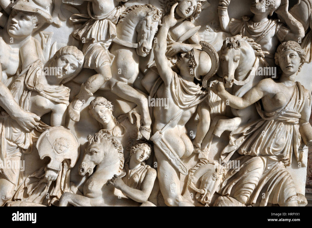 Il bassorilievo e la scultura di antichi soldati romani Foto Stock