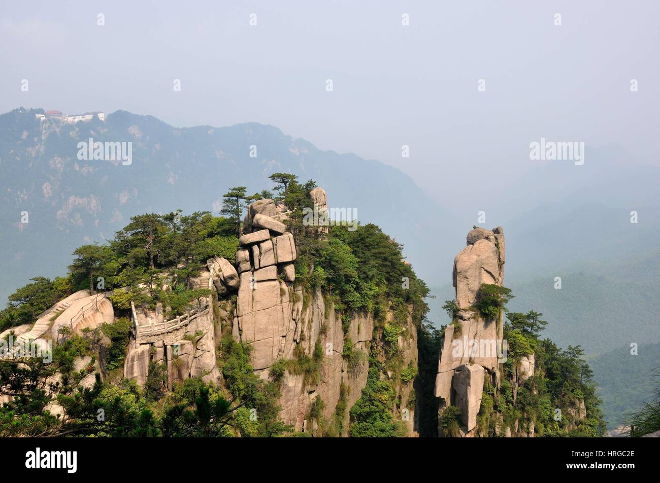 Cina. 1 Mar, 2017. Il Monte Jiuhua. Le quattro principali luoghi sacri del Buddismo in Cina sono il monte Wutai nello Shanxi, Monte Putuo nel Zhejiang, il monte Emei del Sichuan e il Monte Jiuhua in Anhui. Credito: SIPA Asia/ZUMA filo/Alamy Live News Foto Stock