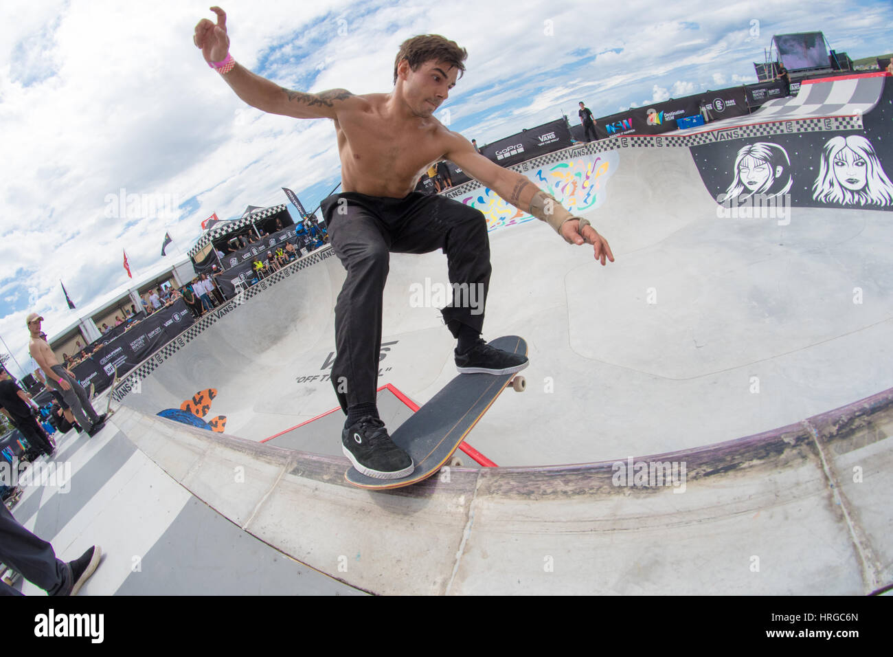 Sydney, Australia - 2 Marzo 2017: Australian Open di surf evento sportivo a Manly Beach, Australia con il surf, la BMX, pattinaggio e musica. Nella foto sono atleti preparazione / practing avanti dei furgoni Pro Serie Parco BMX / competion di pattino che si svolgerà durante la Australian Open di surf. Credito: mjmediabox/Alamy Live News Foto Stock