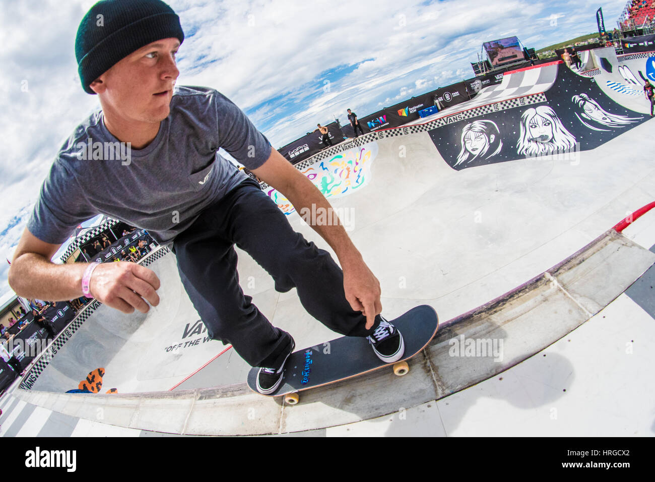 Sydney, Australia - 2 Marzo 2017: Australian Open di surf evento sportivo a Manly Beach, Australia con il surf, la BMX, pattinaggio e musica. Nella foto sono atleti preparazione / practing avanti dei furgoni Pro Serie Parco BMX / competion di pattino che si svolgerà durante la Australian Open di surf. Credito: mjmediabox/Alamy Live News Foto Stock