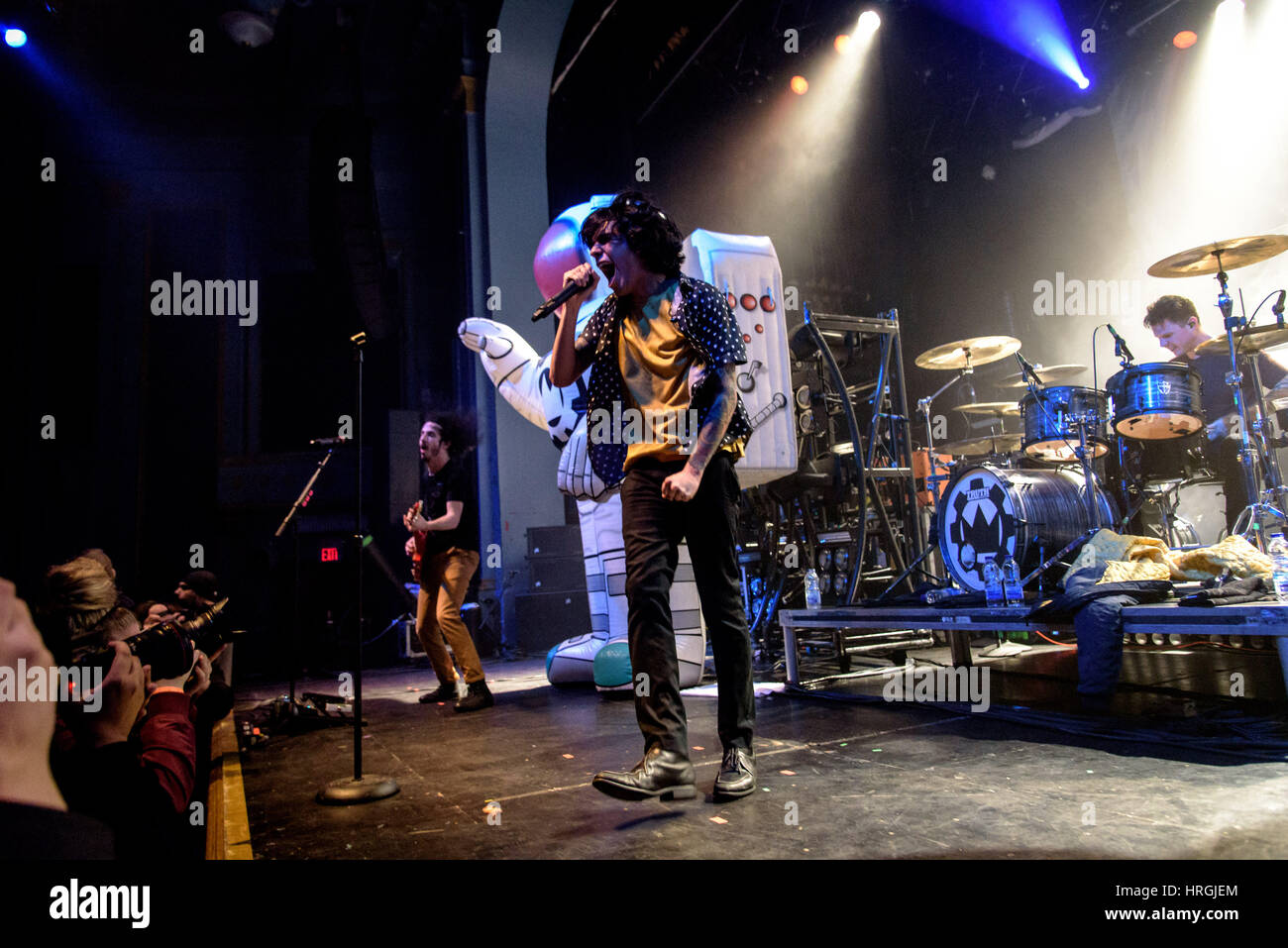 Toronto, Ontario, Canada. 1 Mar, 2017. American rock band "corona l'impero' eseguito sold out show a Danforth Music Hall di Toronto. I membri della band: Andrew "ANDY LEO' VELASQUEZ, BRANDON HOOVER, BRENT TADDIE, HAYDEN TREE Credit: Igor Vidyashev/ZUMA filo/Alamy Live News Foto Stock