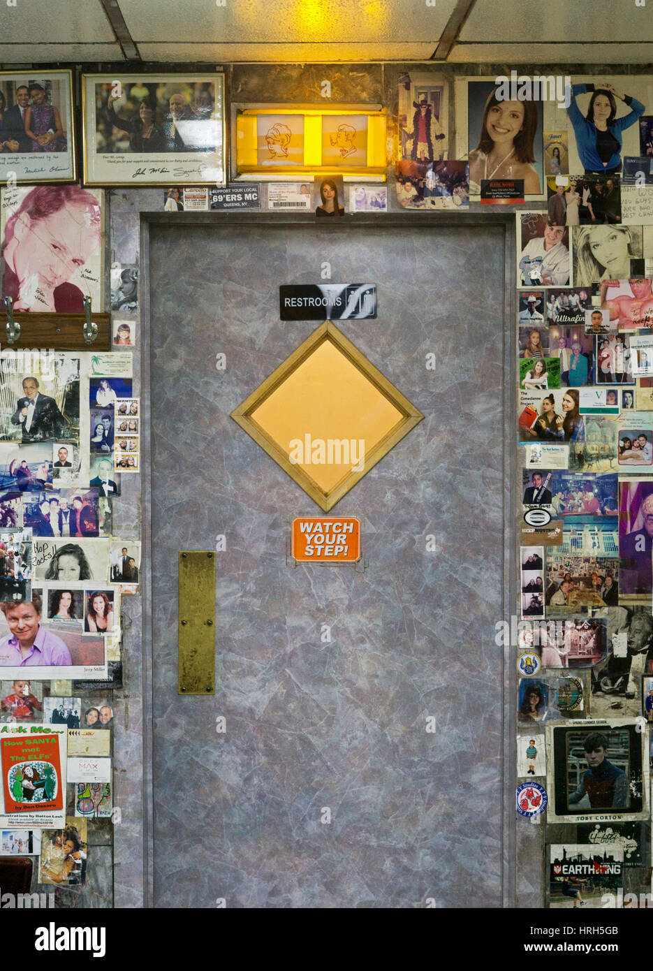 L'ingresso al restrooms in Wo Hop ristorante cinese in Chonatown, Lower Manhattan. La città di New York. Foto Stock