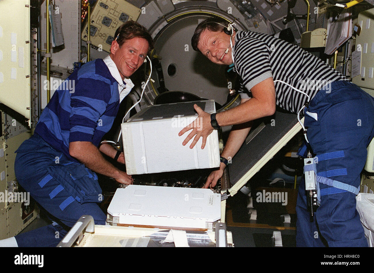 Gli astronauti a bordo Spacelab Foto Stock